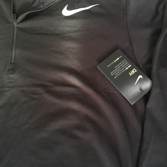 Nike men’s Golf 1/2 Zip Dri Fit Knit - Picture 4 of 4